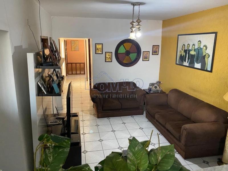 Casa 243m² 4 dormitórios com piscina